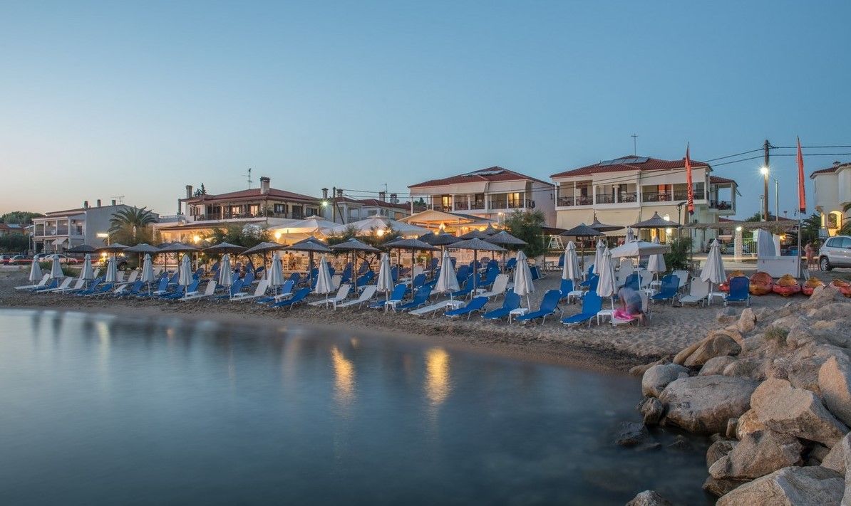 AVRA Restaurant - Beach Bar
