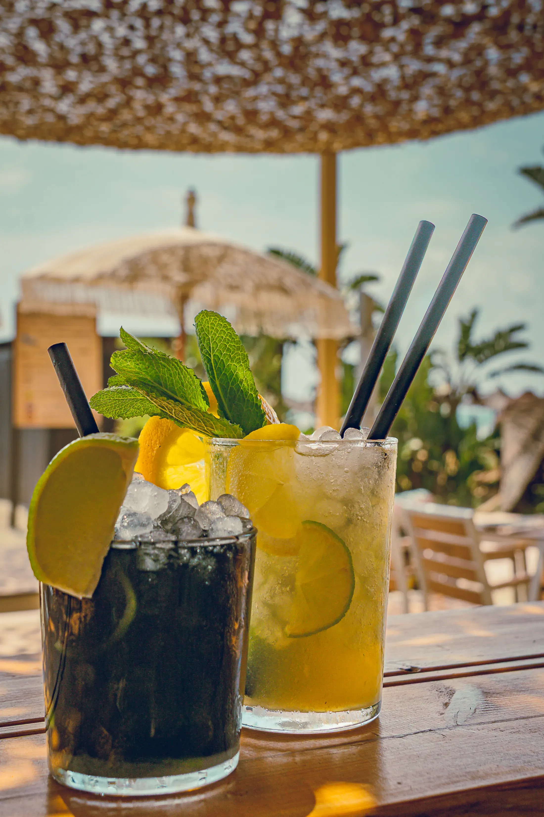 cocteles-mesa-exterior.webp