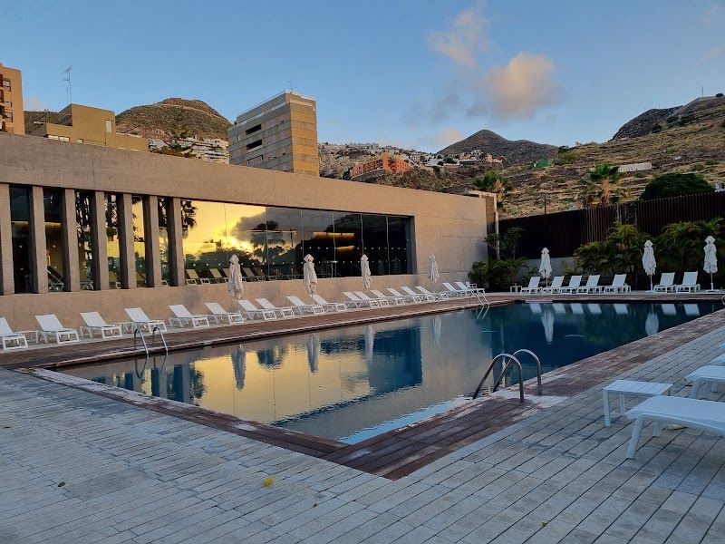 Occidental Santa Cruz Contemporáneo