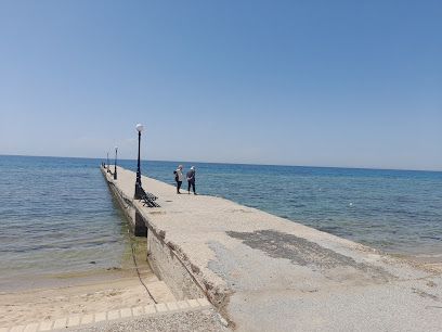 paralia iraklia pier