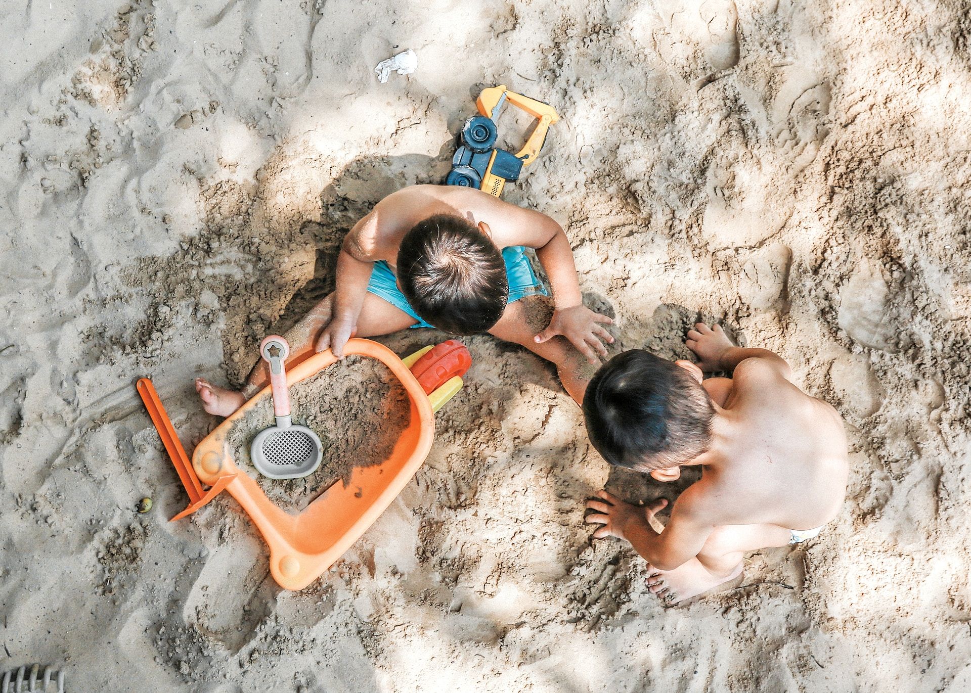 kids-playing-on-the-beach.jpg